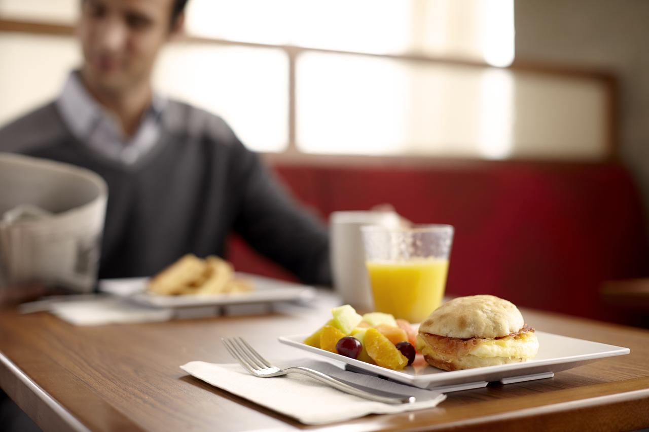 Hyatt Place Warwick/Providence Airport Bagian luar foto